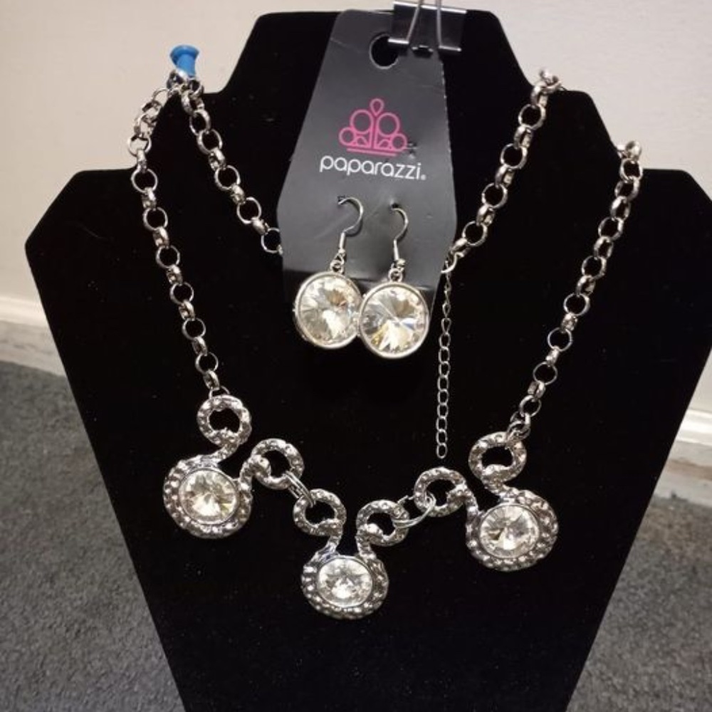 🆕 Hypnotized Silver Blockbuster Necklace/Earrings